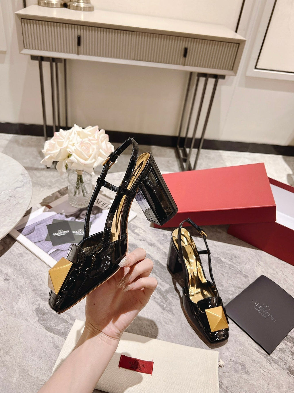 ONE STUD BLACK PATENT LEATHER LACE-UP HIGH HEELS 85 MM