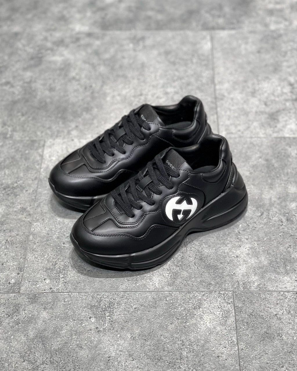 GUC Sneakers