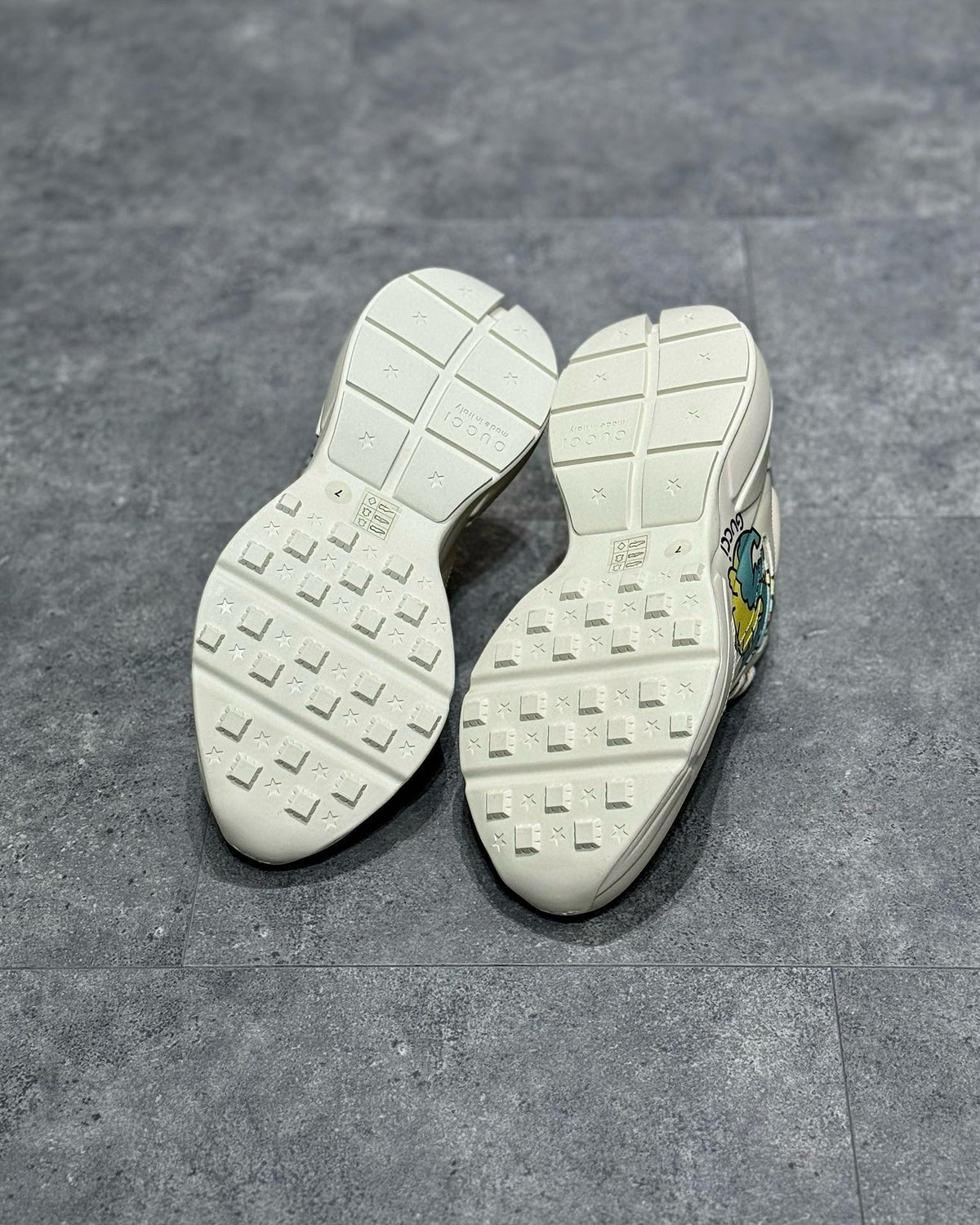 GUC Sneakers