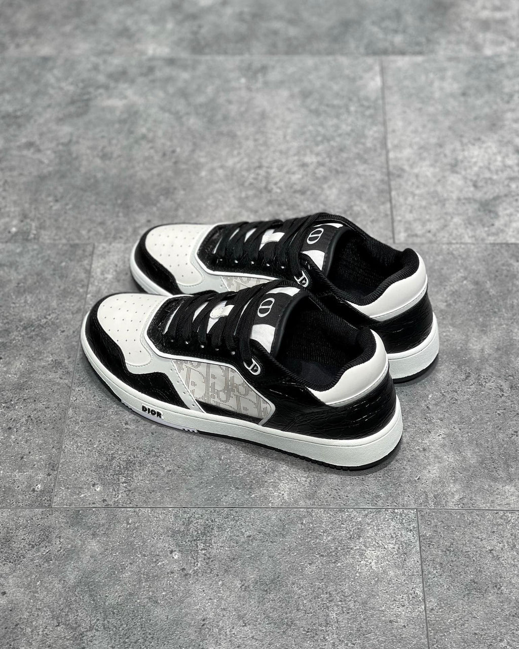 DIO Sneakers