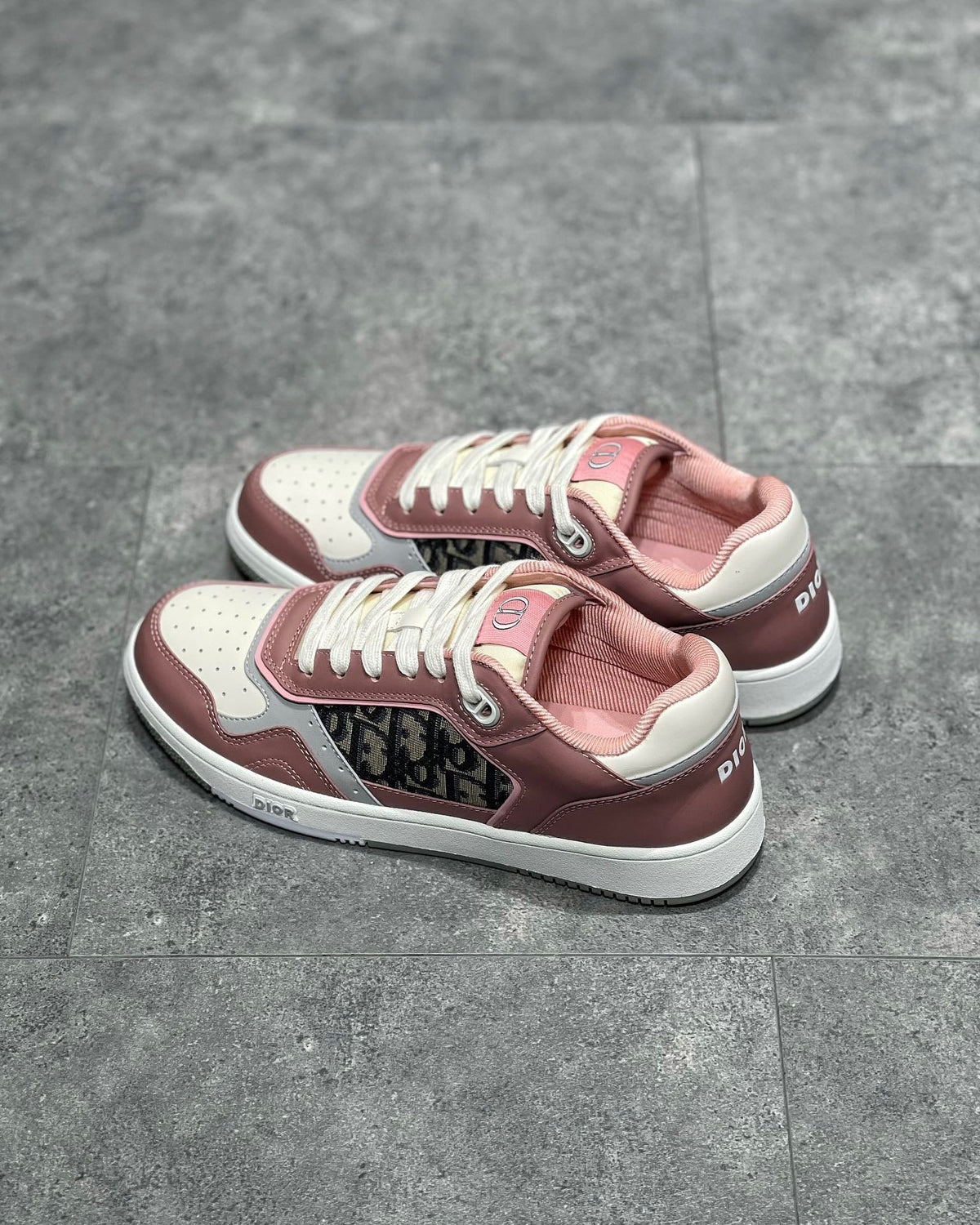 DIO Sneakers