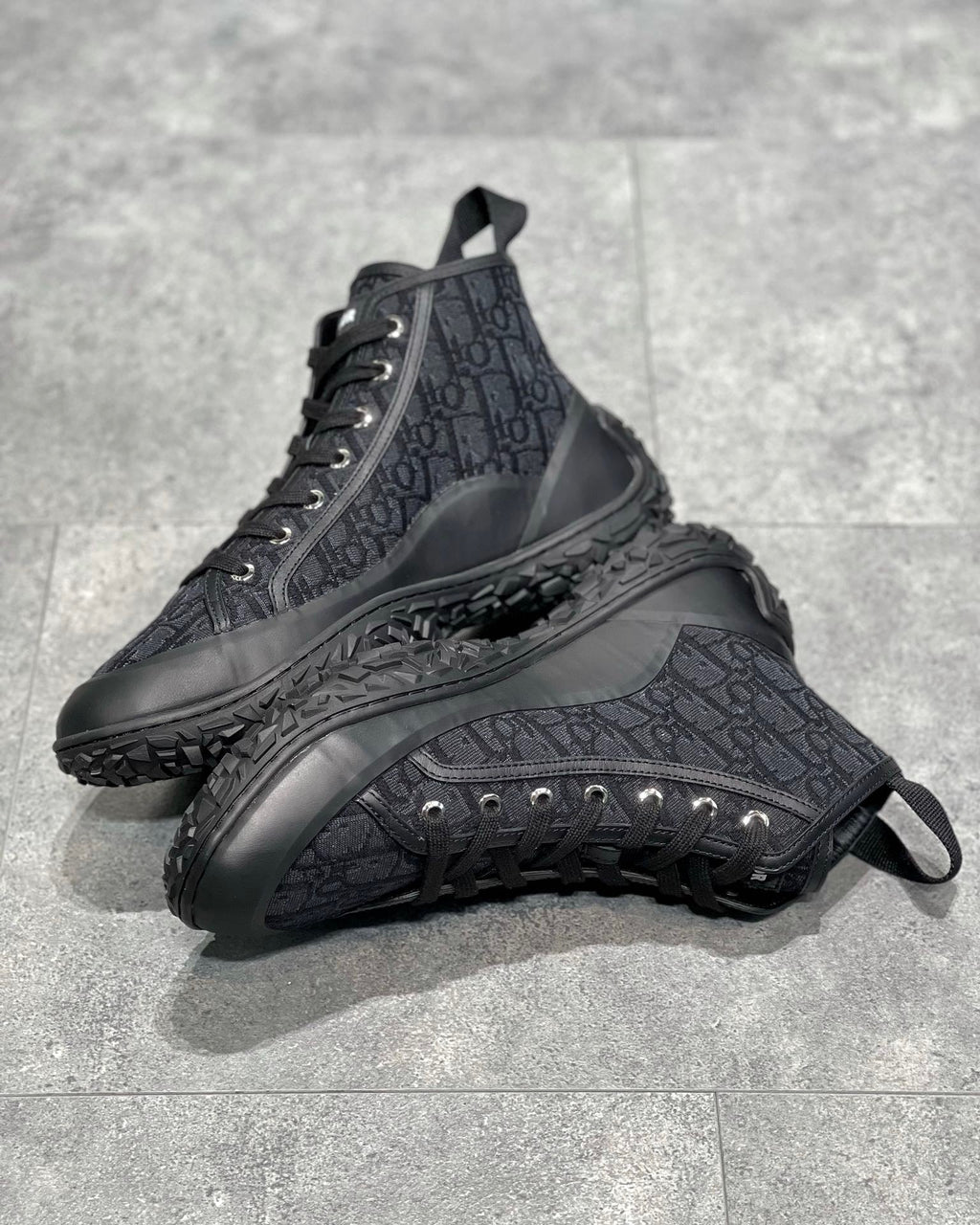 DIO Sneakers