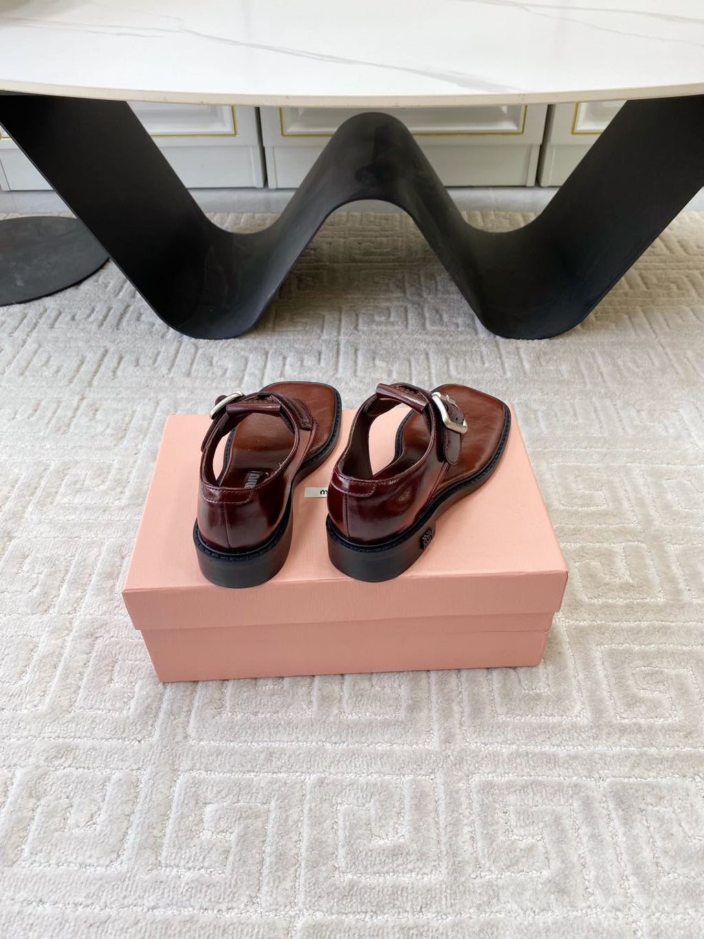 THONG SANDALS IN RED BROWN SHINY LAMBSKIN WITH SILVER BUCKLE