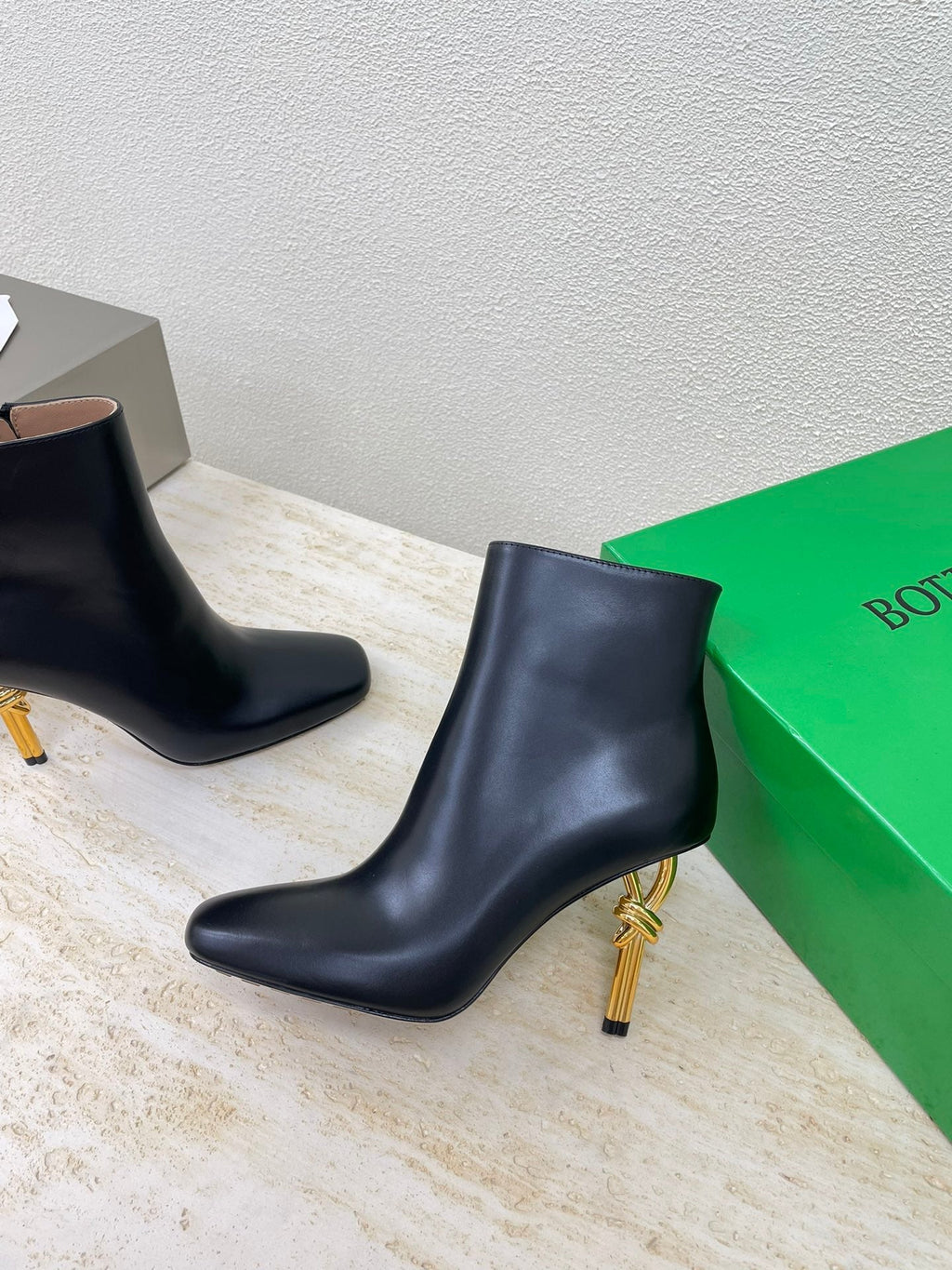KNOT ANKLE BOOT IN BLACK CALFSKIN WITH GOLD METAL HEEL 9 CM